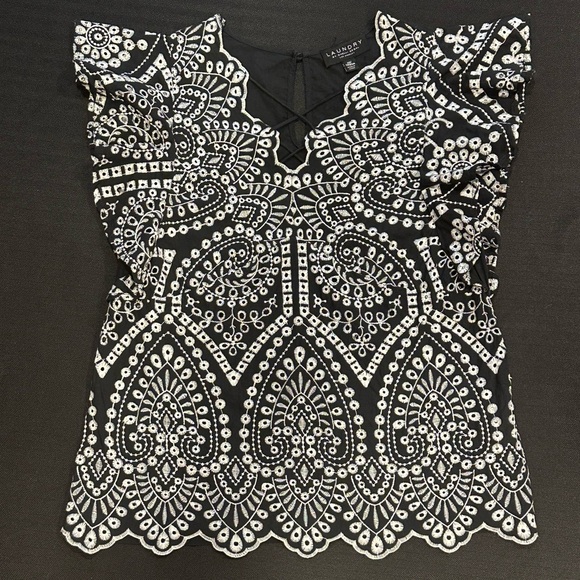 Laundry By Shelli Segal Black Top with White Embroidery - Picture 7 of 7